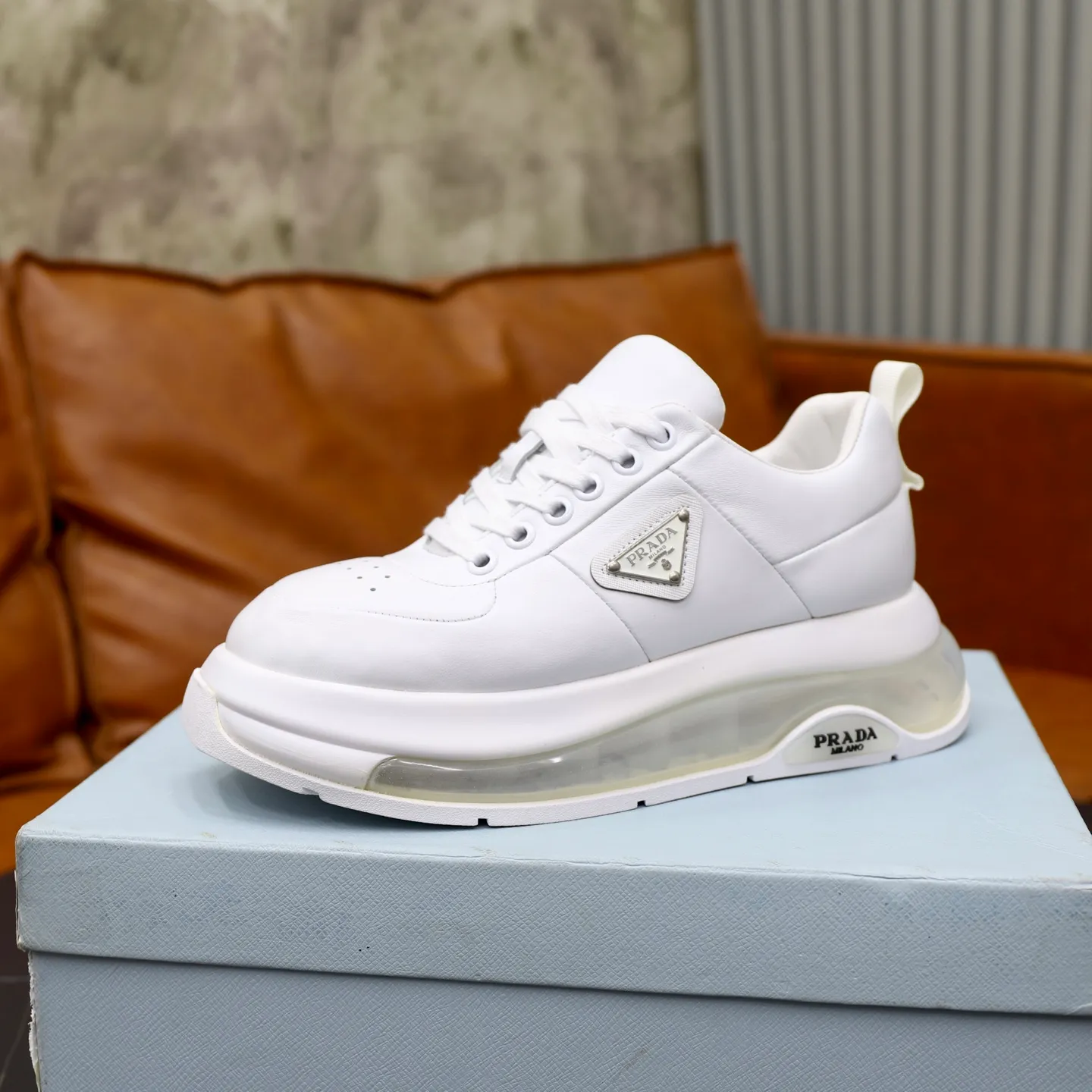 Ex-factory price: 640 💰Prada/Prada Men's casual delivery, using imported cowhide leather upper, Prada triangle logo, lambskin lining, original air cushion bottom, rubber sewing technology, rubber bottom layer, excellent shock absorption effect, comfortable on the feet! Size: 39-44 (45, 46 customized)